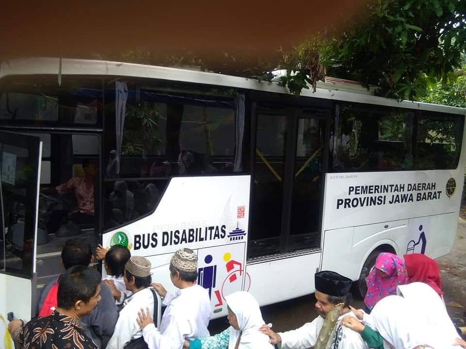 Penampilan seni peserta difabel